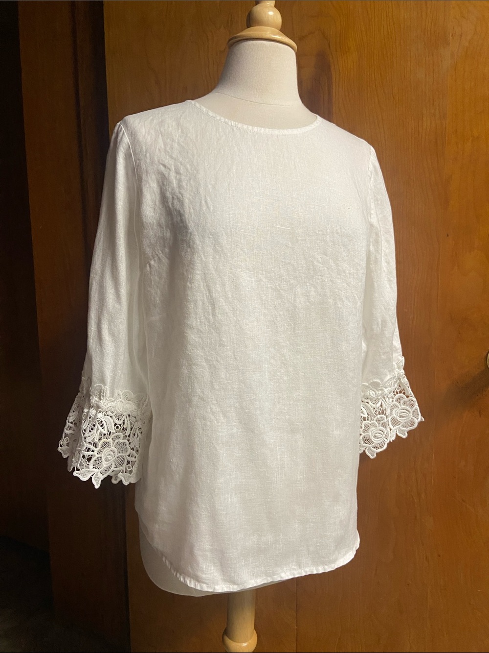 Sara Campbell White Linen-Blend Top with Lace Bell Sleeves Med